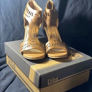 New in Box Diba Tan Leather Laser Cut Wedges Sz 9
